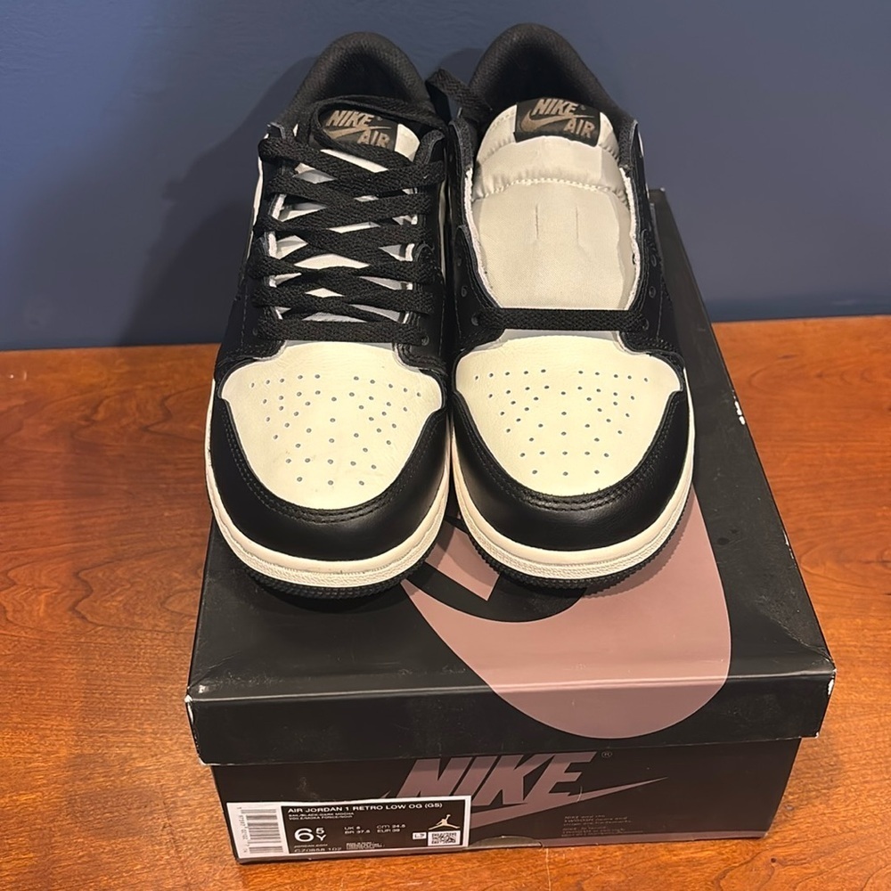 ‼️BNIB‼️ Nike air Jordan 1 retro low OG mocha